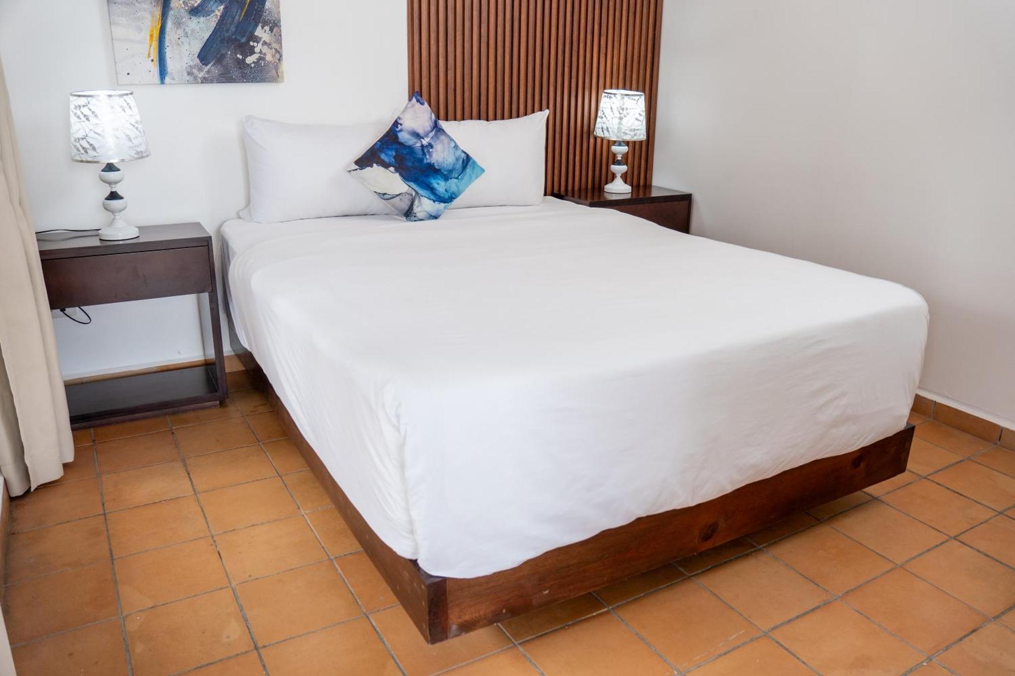Hotel H4 El Paraiso ภายนอก รูปภาพ